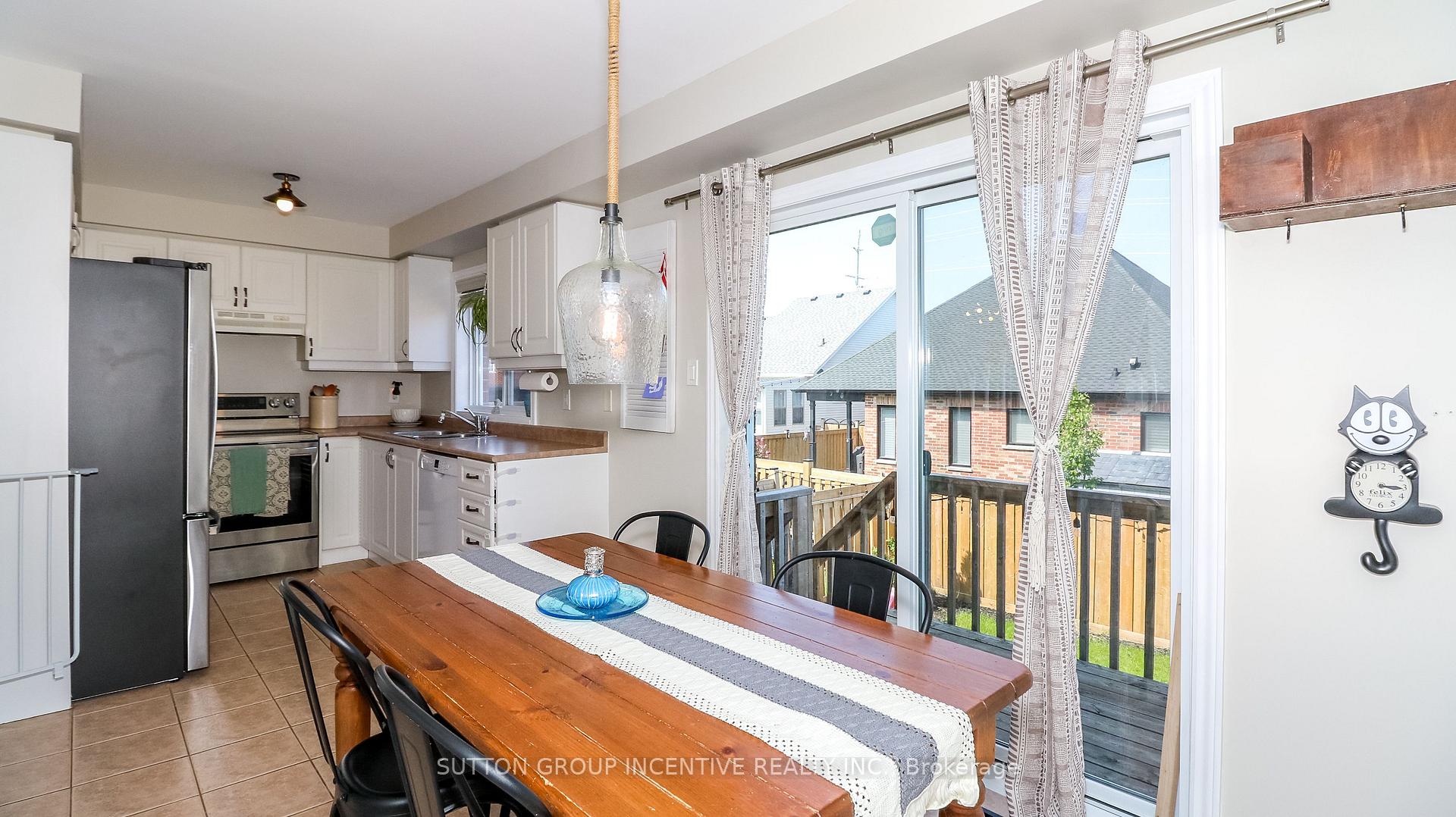 Photo 12 of 54 Succession Crescent, Barrie, Innis-Shore — HOMEH