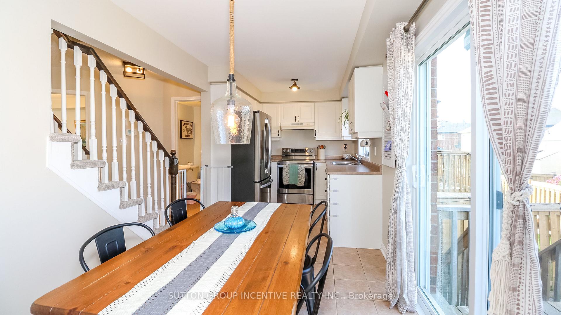 Photo 13 of 54 Succession Crescent, Barrie, Innis-Shore — HOMEH