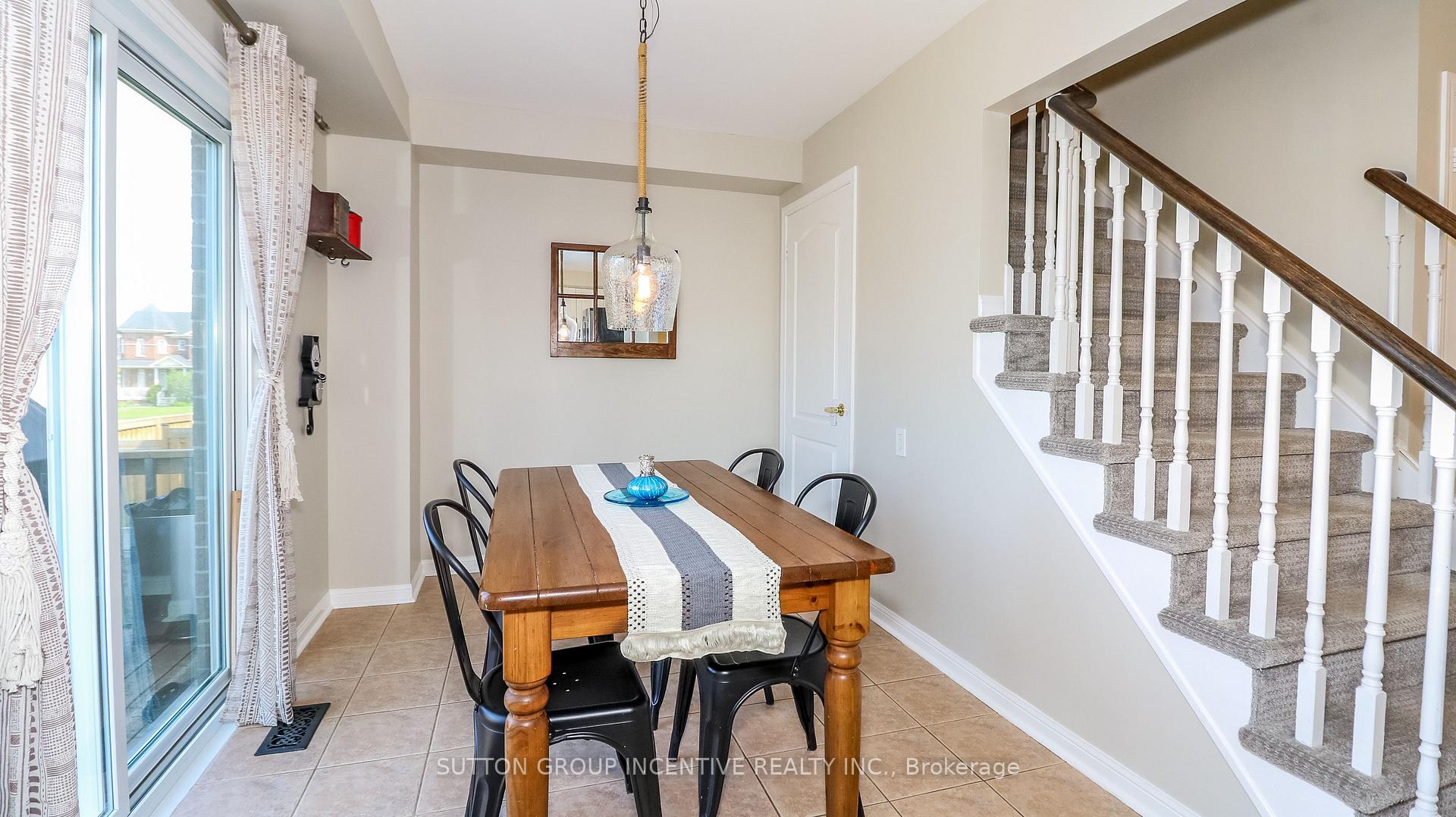 Photo 14 of 54 Succession Crescent, Barrie, Innis-Shore — HOMEH