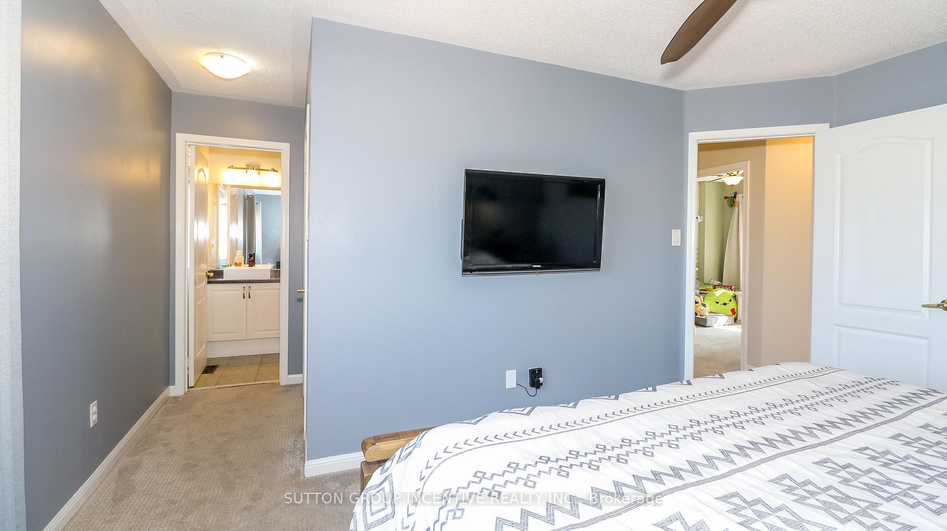 Photo 23 of 54 Succession Crescent, Barrie, Innis-Shore — HOMEH