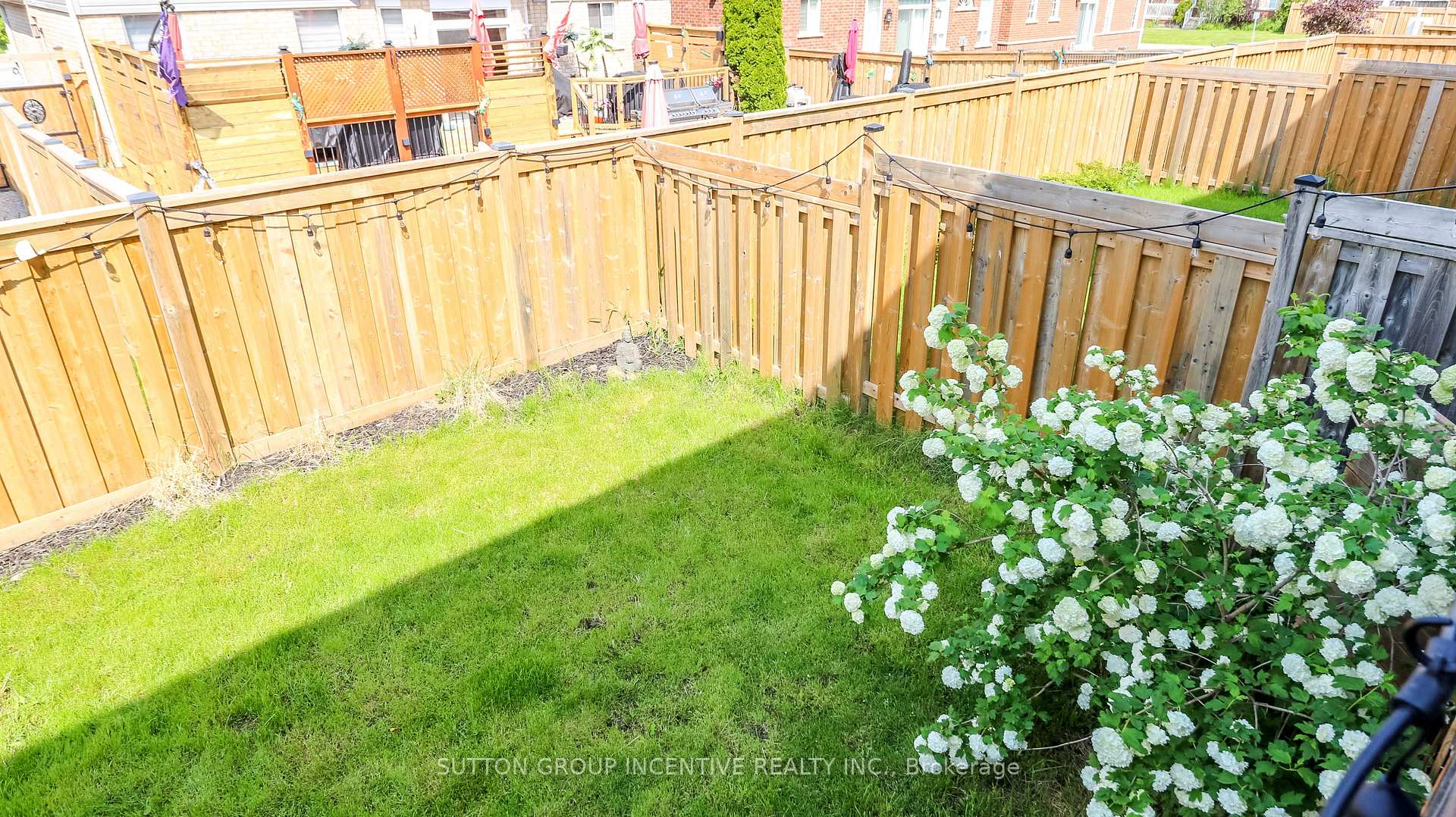 Photo 27 of 54 Succession Crescent, Barrie, Innis-Shore — HOMEH