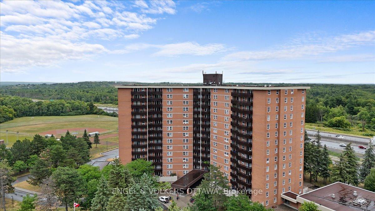 Front of Unit 610, 2020 Jasmine Crescent