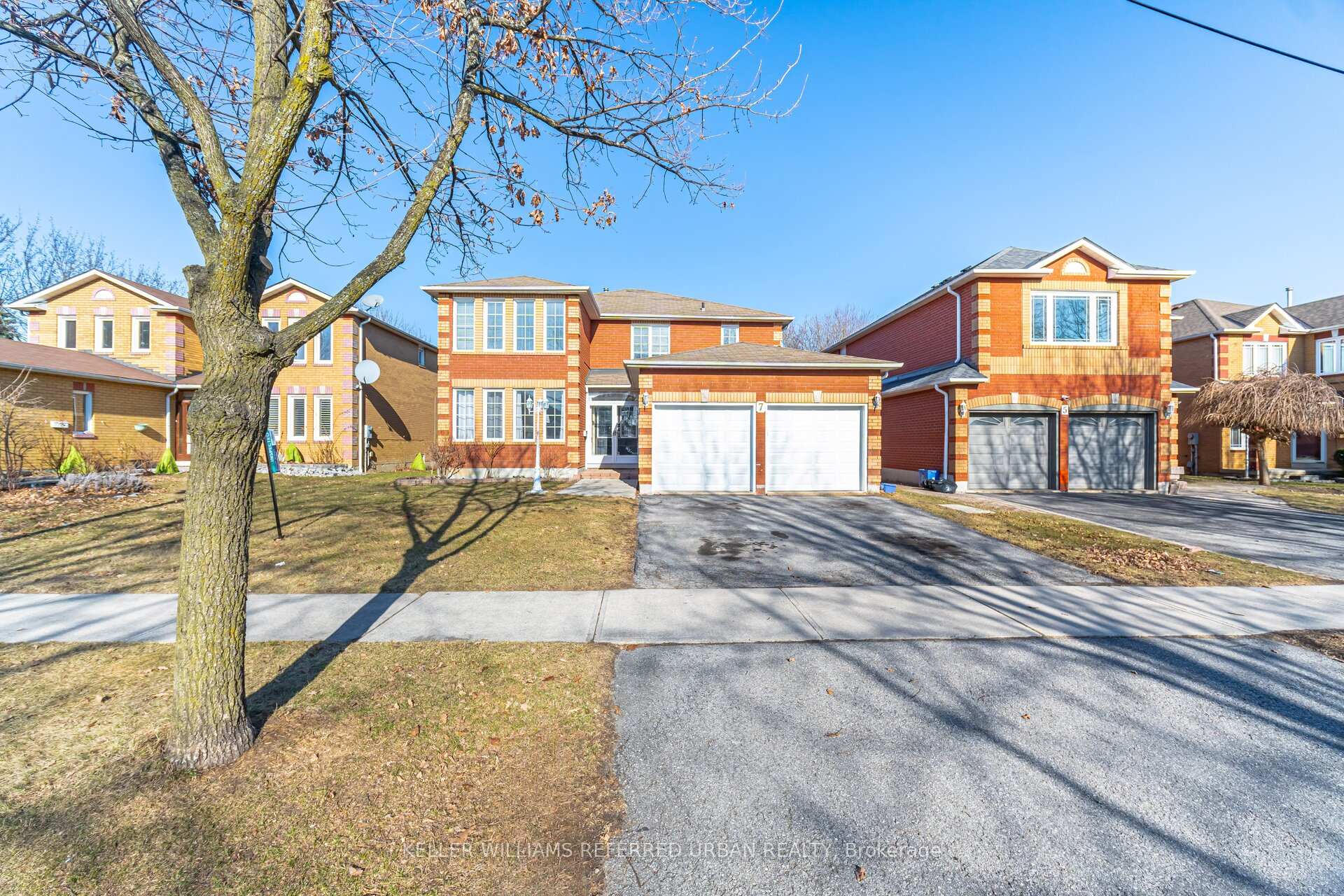 Photo 2 of 7 Holmes Crescent, Ajax, Central — HOMEH