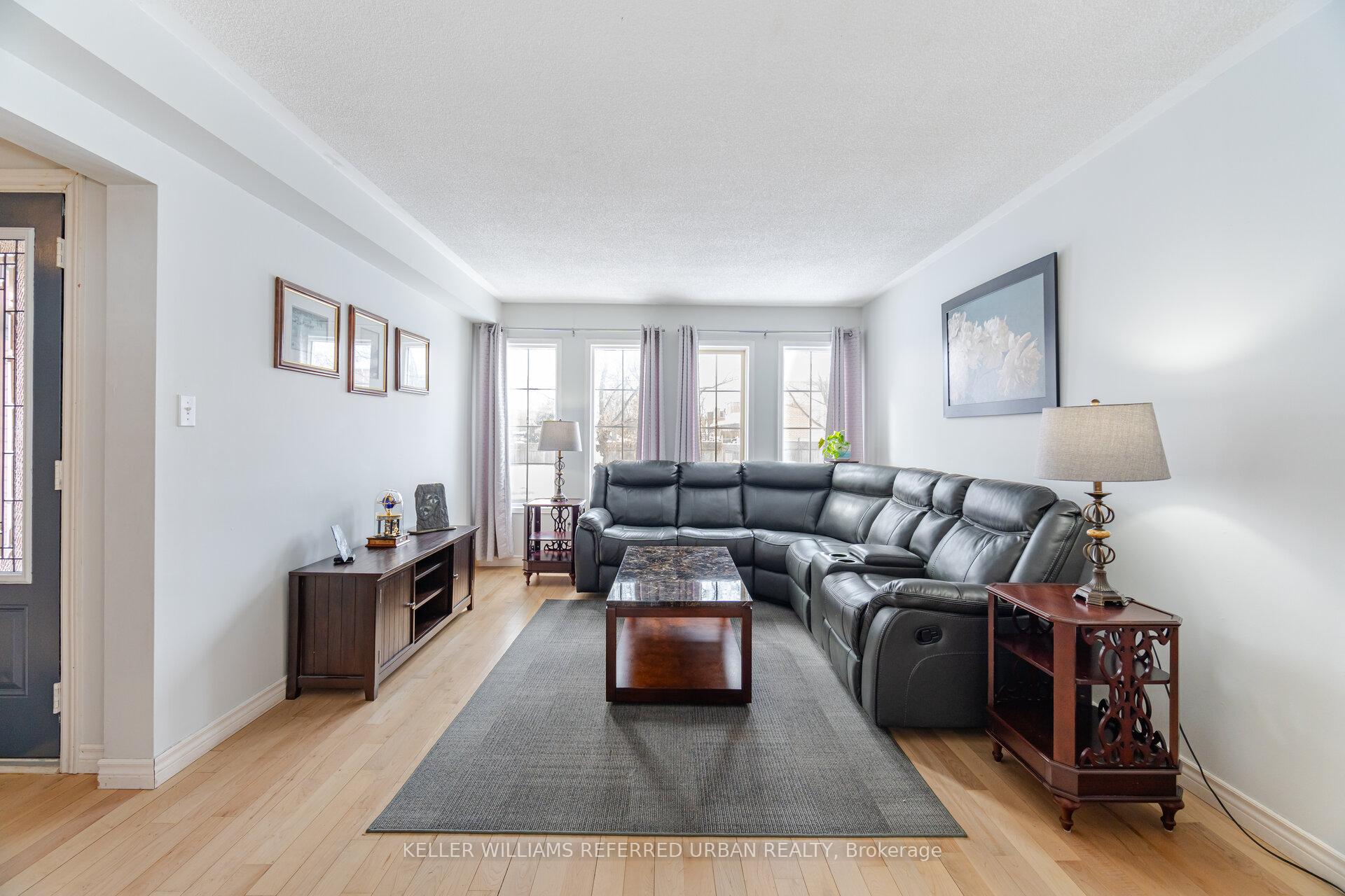Photo 5 of 7 Holmes Crescent, Ajax, Central — HOMEH