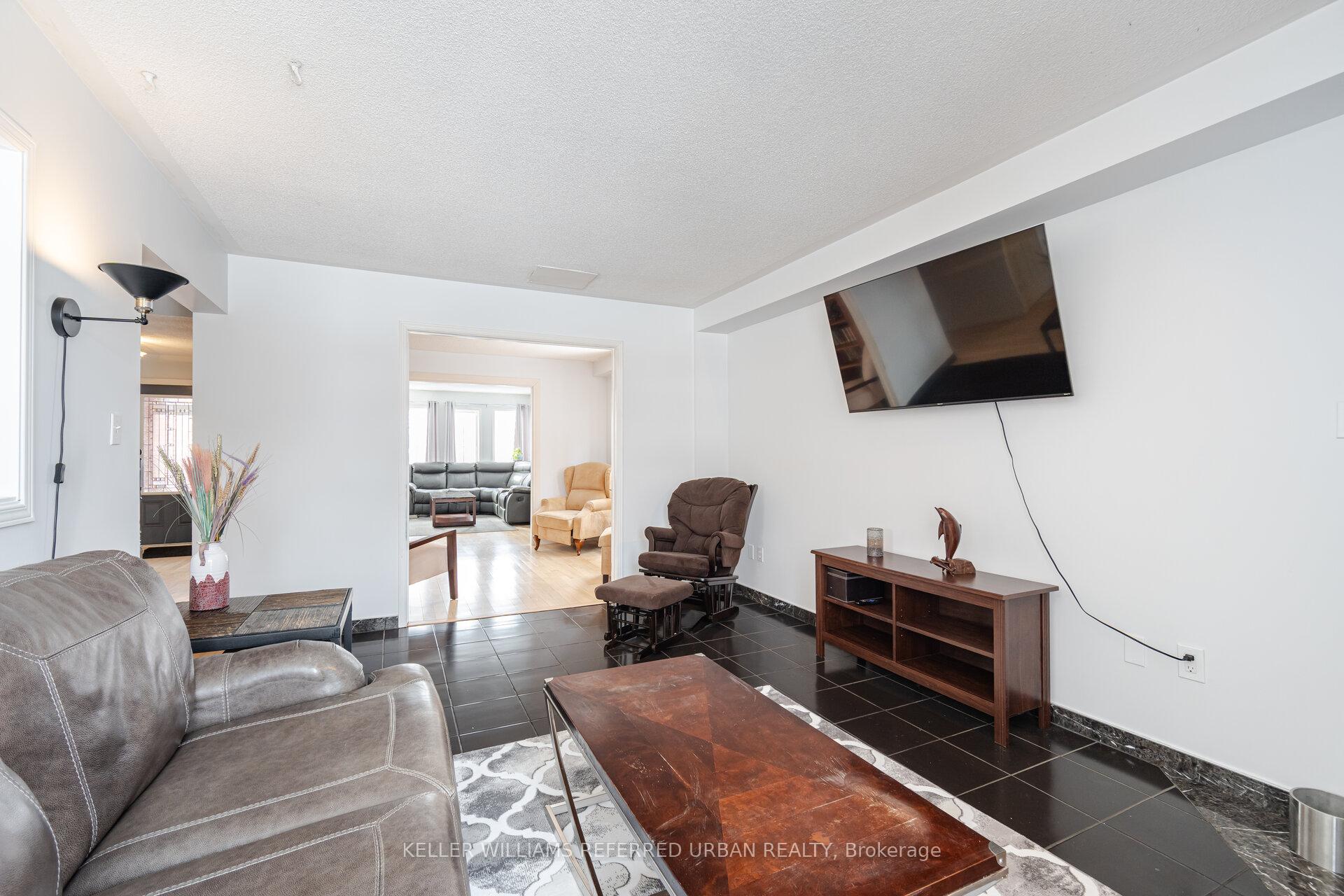 Photo 10 of 7 Holmes Crescent, Ajax, Central — HOMEH