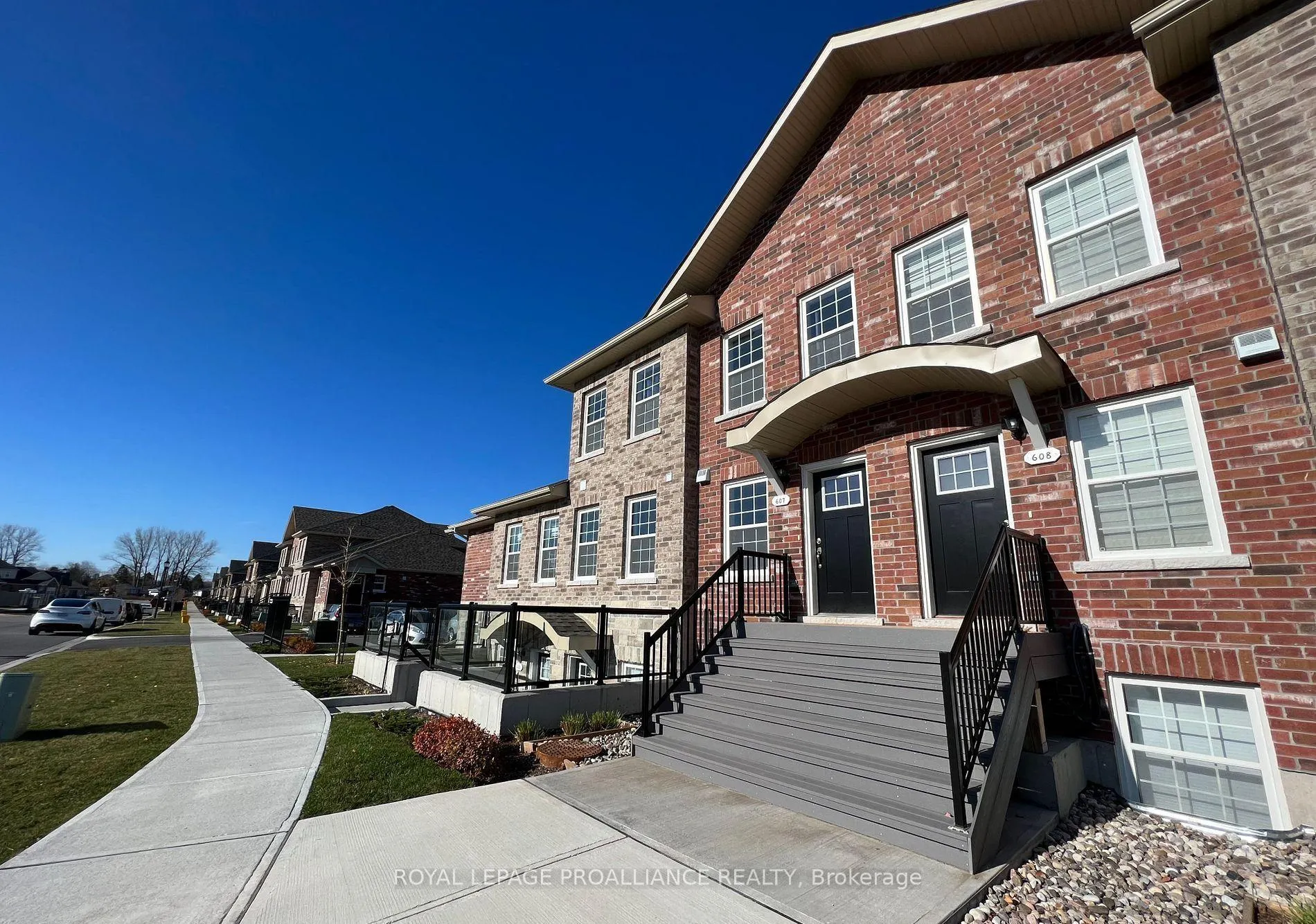 Front of Unit 607, 480 Lonsberry Drive