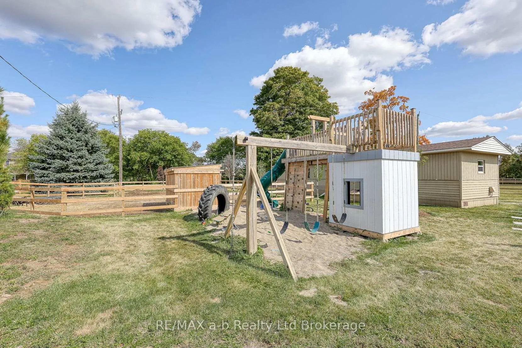 Photo 12 of 1 Etonia Road, Brant, South Dumfries — HOMEH