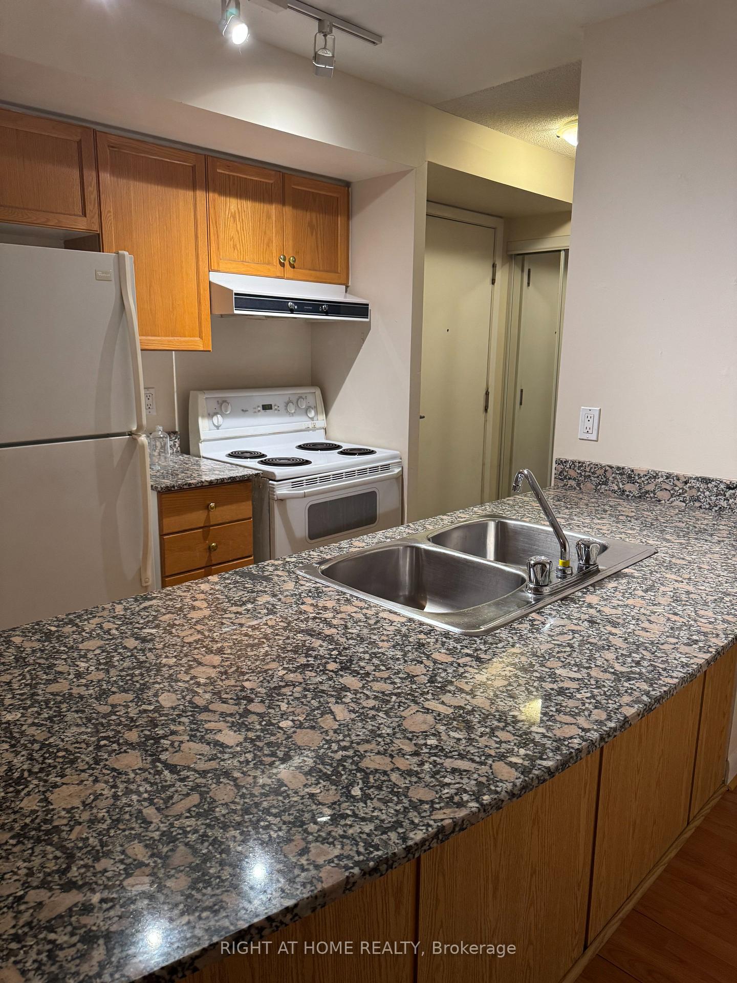 Photo 5 of Unit 1253, 313 Richmond Street E, Toronto, Moss Park — HOMEH