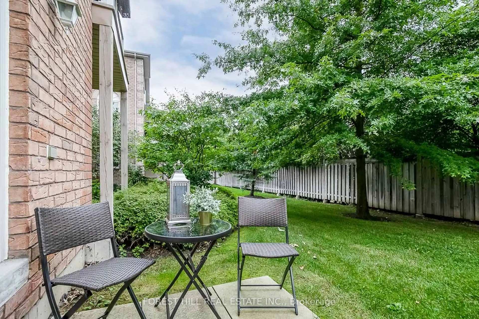 Photo 3 of Unit 1, 139 Sydenham Wells, Barrie, Georgian Drive — HOMEH