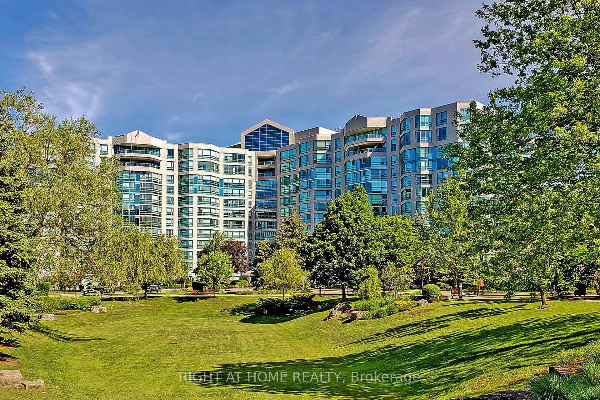 Photo 4 of Unit 1007, 7905 Bayview Avenue, Markham, Aileen-Willowbrook — HOMEH