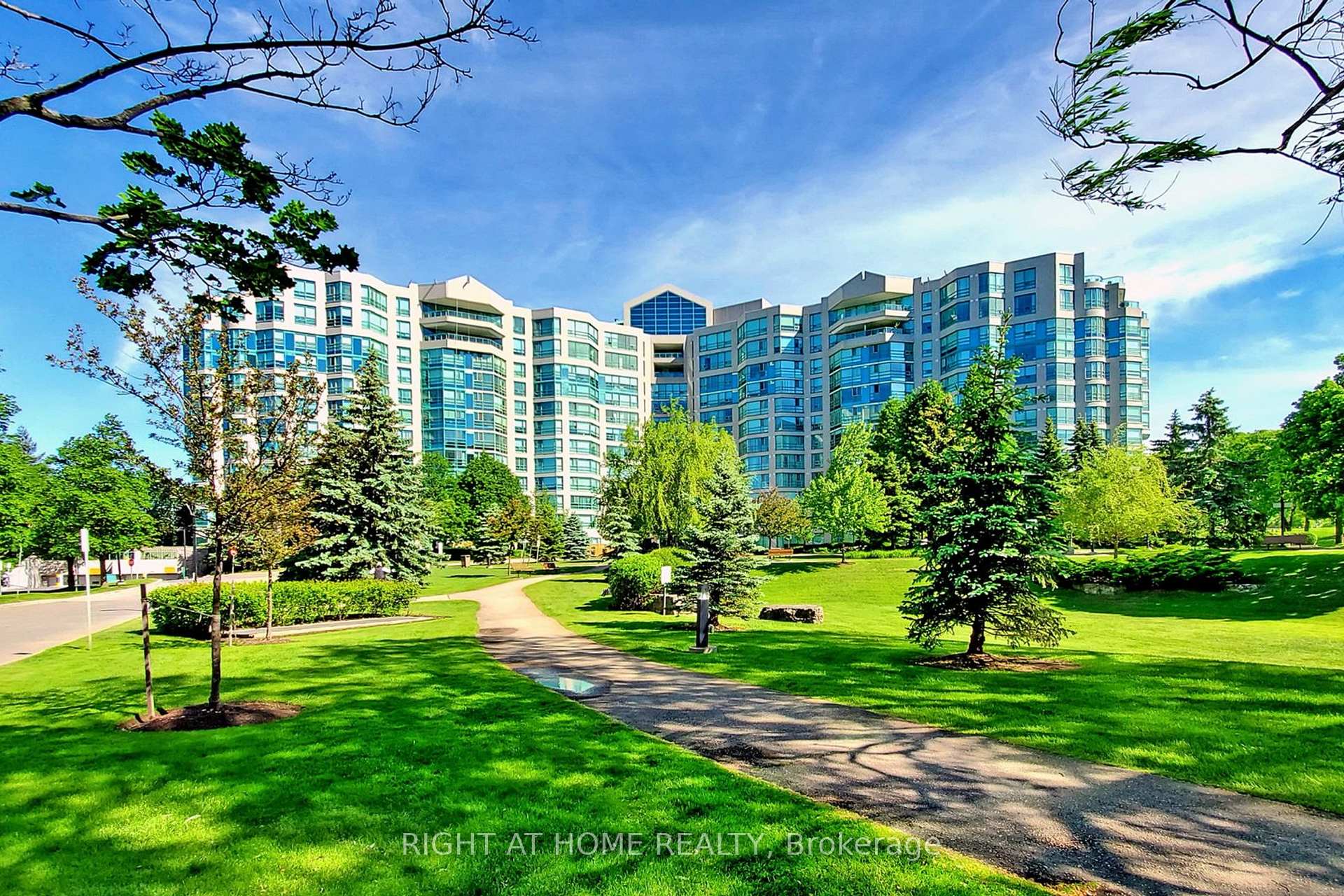 Photo 5 of Unit 1007, 7905 Bayview Avenue, Markham, Aileen-Willowbrook — HOMEH