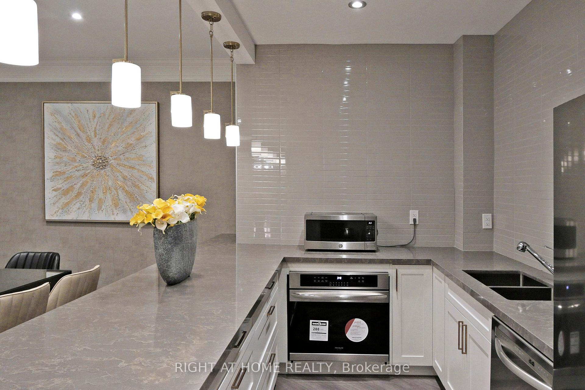 Photo 41 of Unit 1007, 7905 Bayview Avenue, Markham, Aileen-Willowbrook — HOMEH