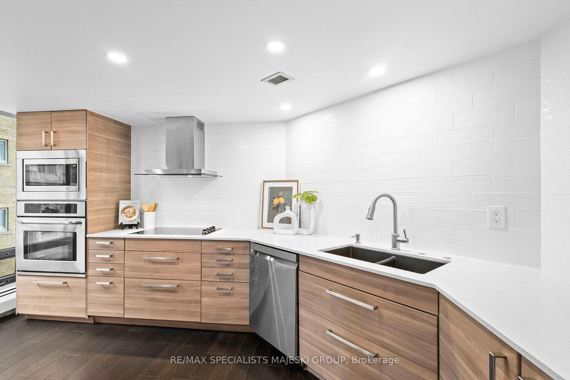 Photo 15 of Unit 1005, 30 Wellington Street E, Toronto, Church-Yonge Corridor — HOMEH