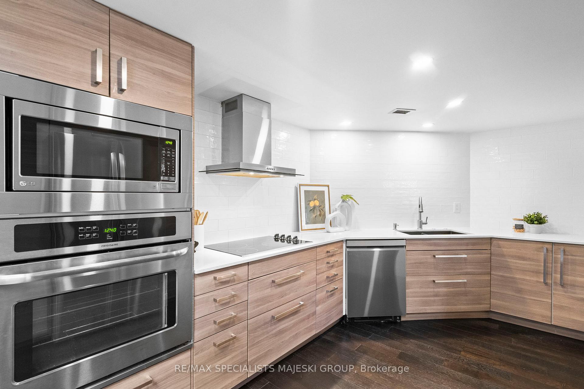 Photo 18 of Unit 1005, 30 Wellington Street E, Toronto, Church-Yonge Corridor — HOMEH
