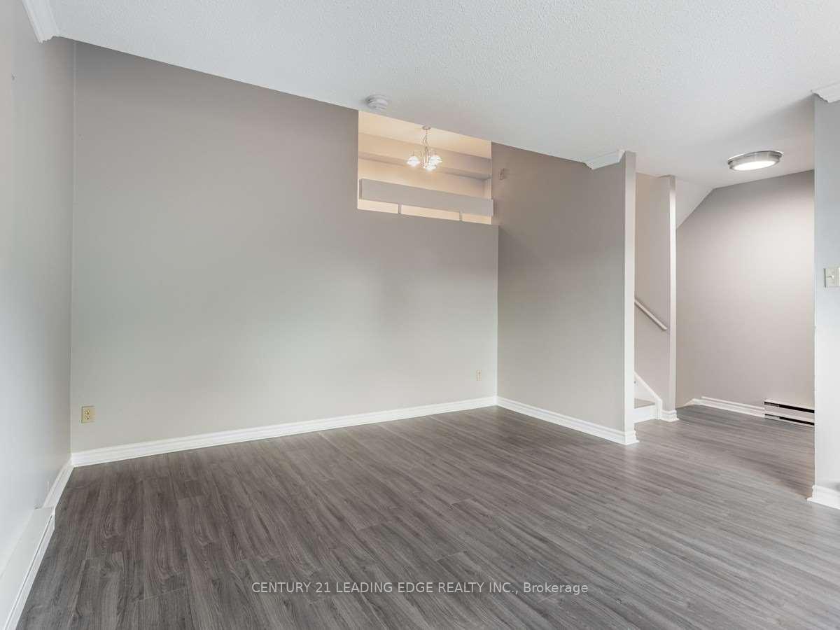 Photo 6 of 56 Springfair Avenue, Aurora, Aurora Village — HOMEH