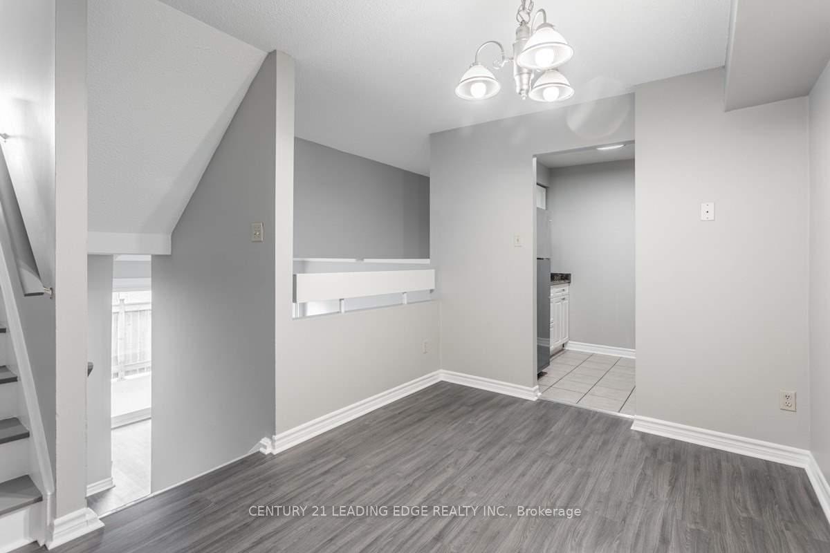 Photo 9 of 56 Springfair Avenue, Aurora, Aurora Village — HOMEH