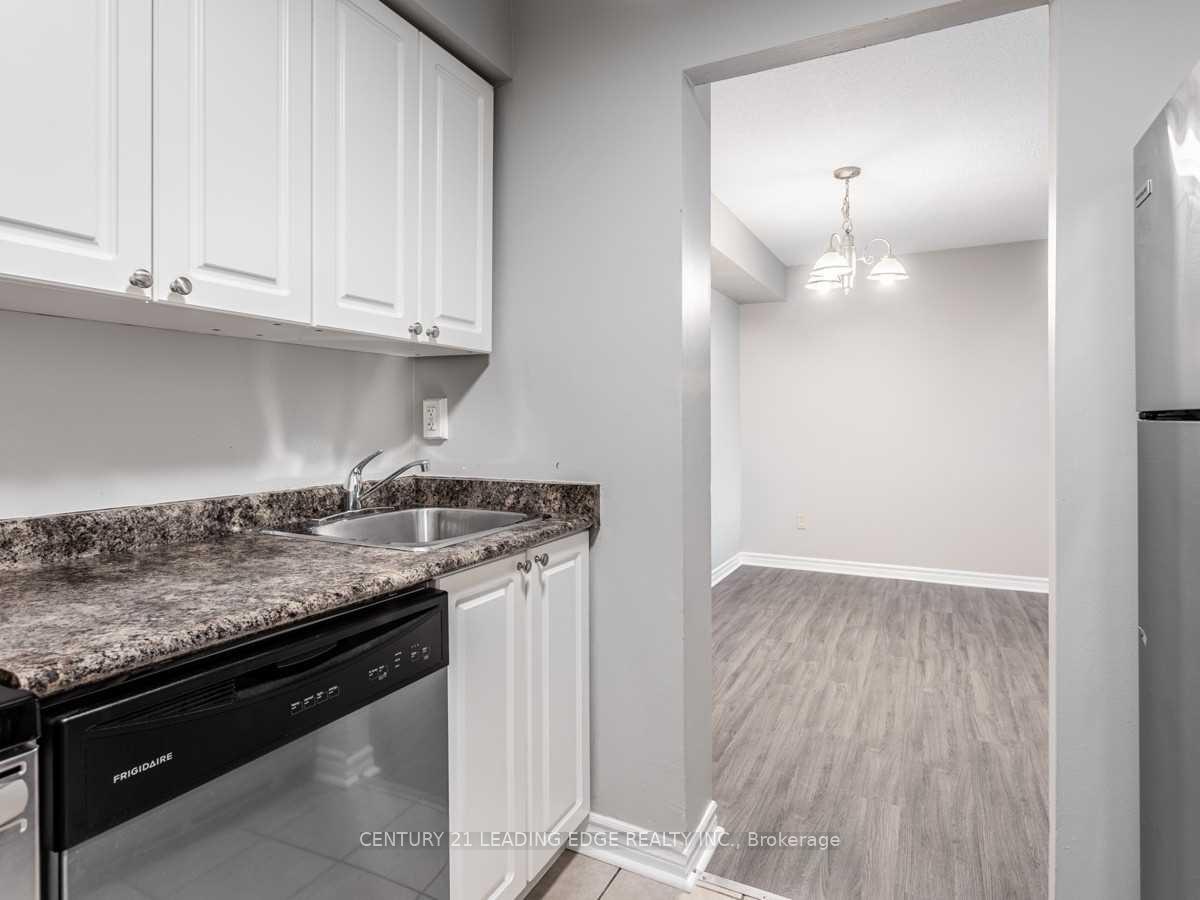 Photo 10 of 56 Springfair Avenue, Aurora, Aurora Village — HOMEH