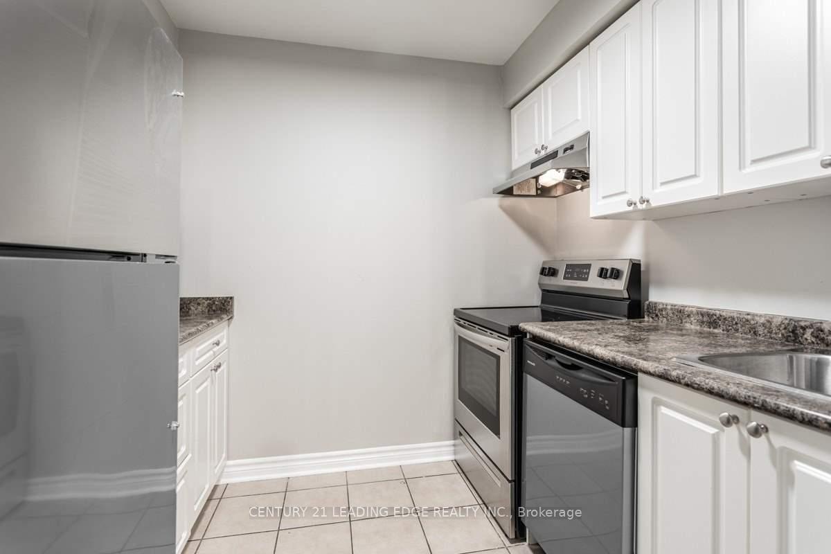 Photo 11 of 56 Springfair Avenue, Aurora, Aurora Village — HOMEH