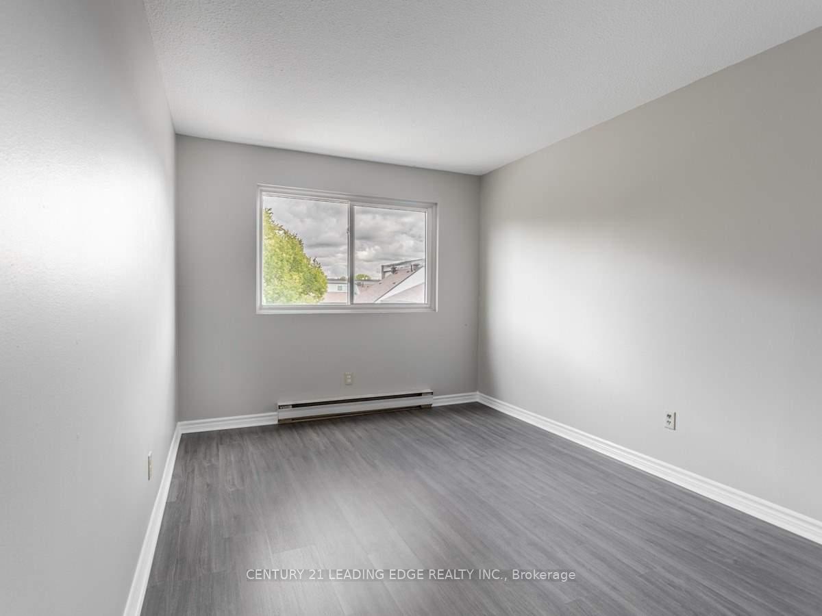 Photo 13 of 56 Springfair Avenue, Aurora, Aurora Village — HOMEH