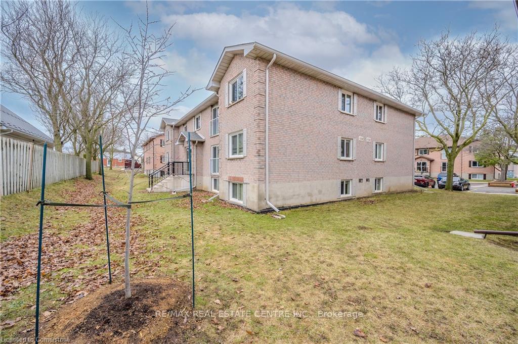 Photo 33 of Unit 3, 323 Northlake Drive, Waterloo — HOMEH
