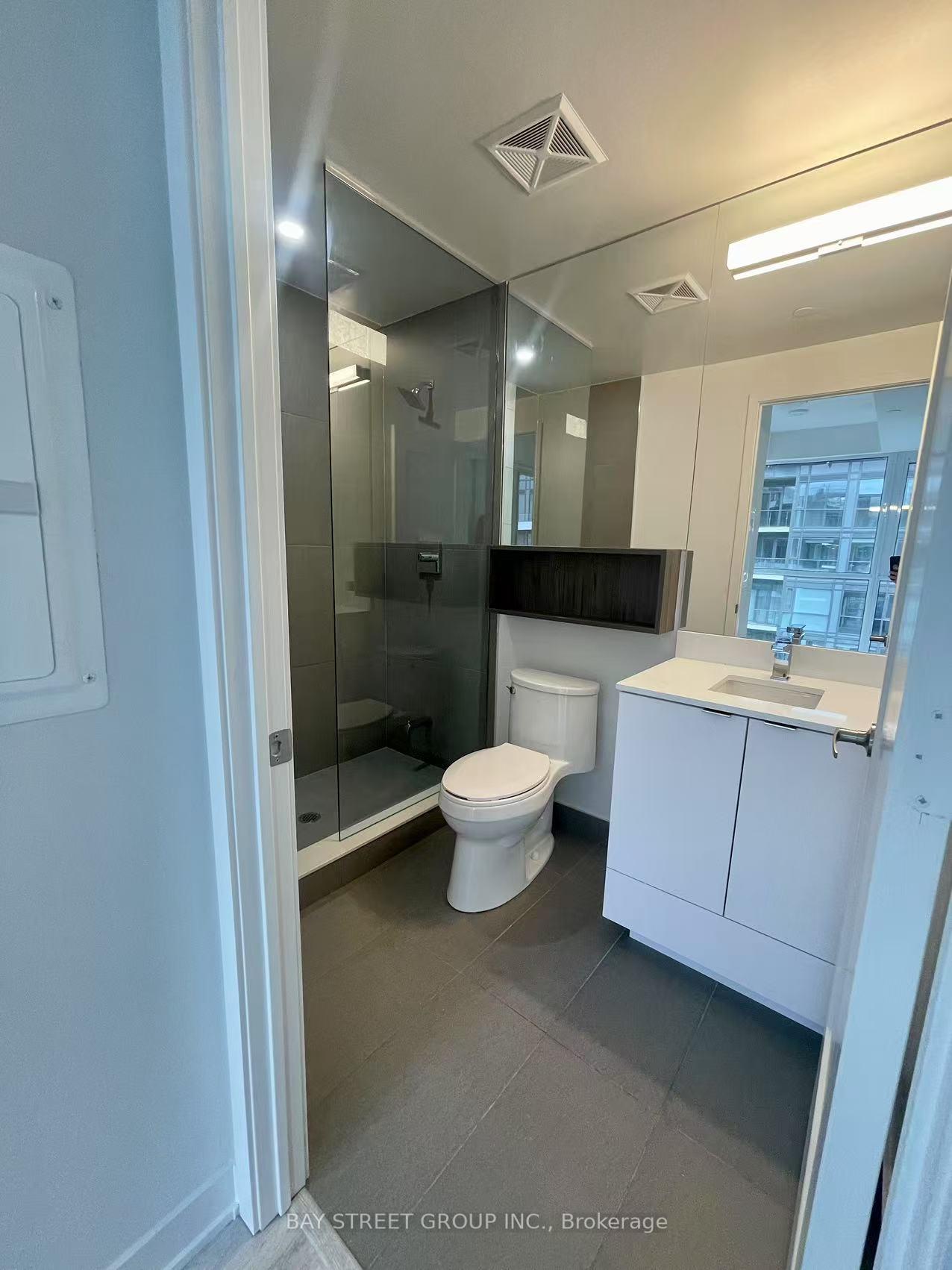 Photo 4 of Unit LPH1820, 60 Princess Street, Toronto, Waterfront Communities — HOMEH