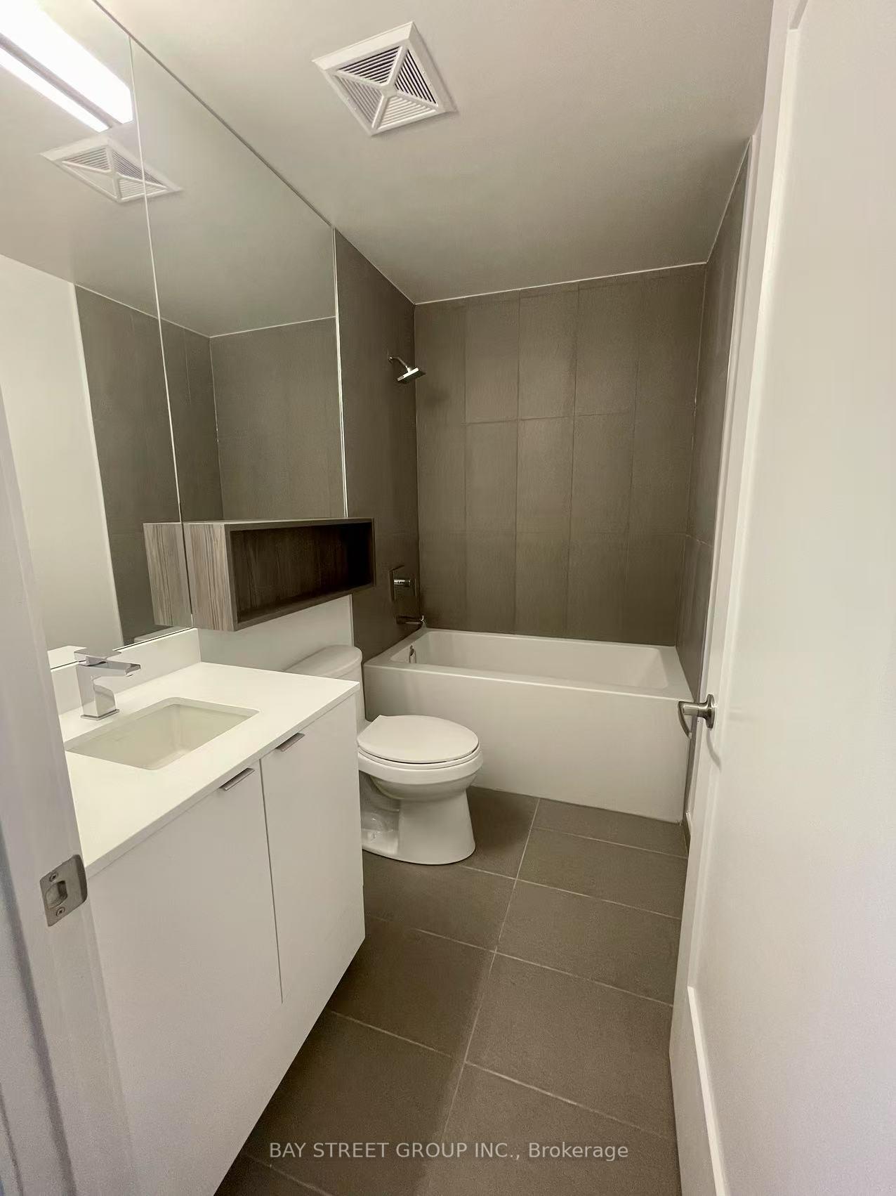 Photo 5 of Unit LPH1820, 60 Princess Street, Toronto, Waterfront Communities — HOMEH