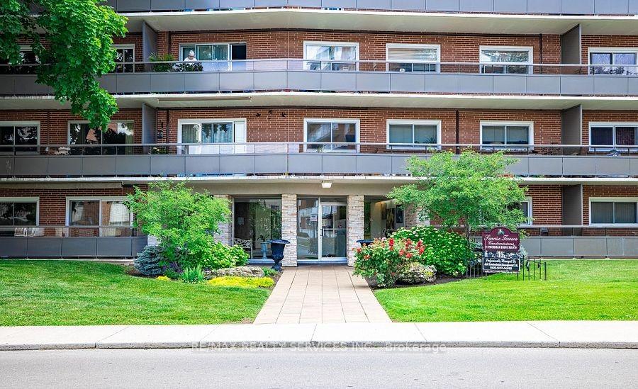 Front of Unit 203, 11 Woodman Drive S