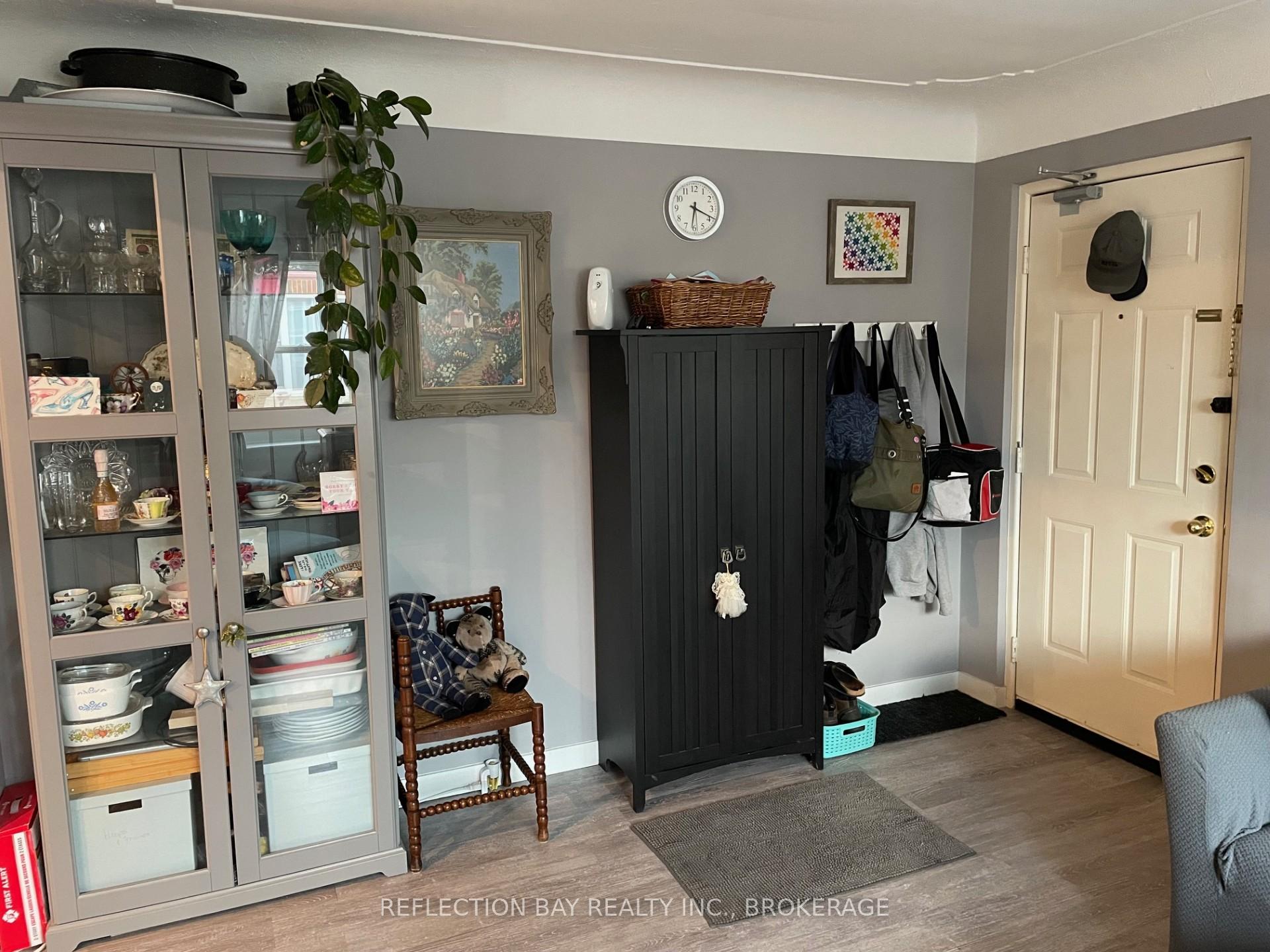 Photo 4 of Unit 8, 5 Applewood Avenue, Hamilton, Stoney Creek — HOMEH