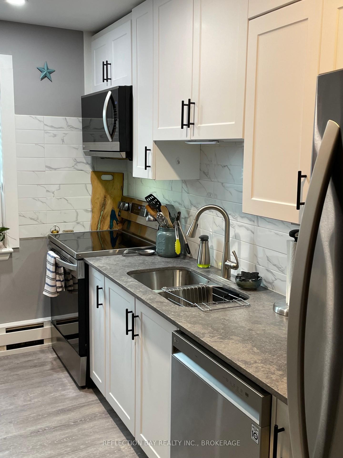 Photo 11 of Unit 8, 5 Applewood Avenue, Hamilton, Stoney Creek — HOMEH