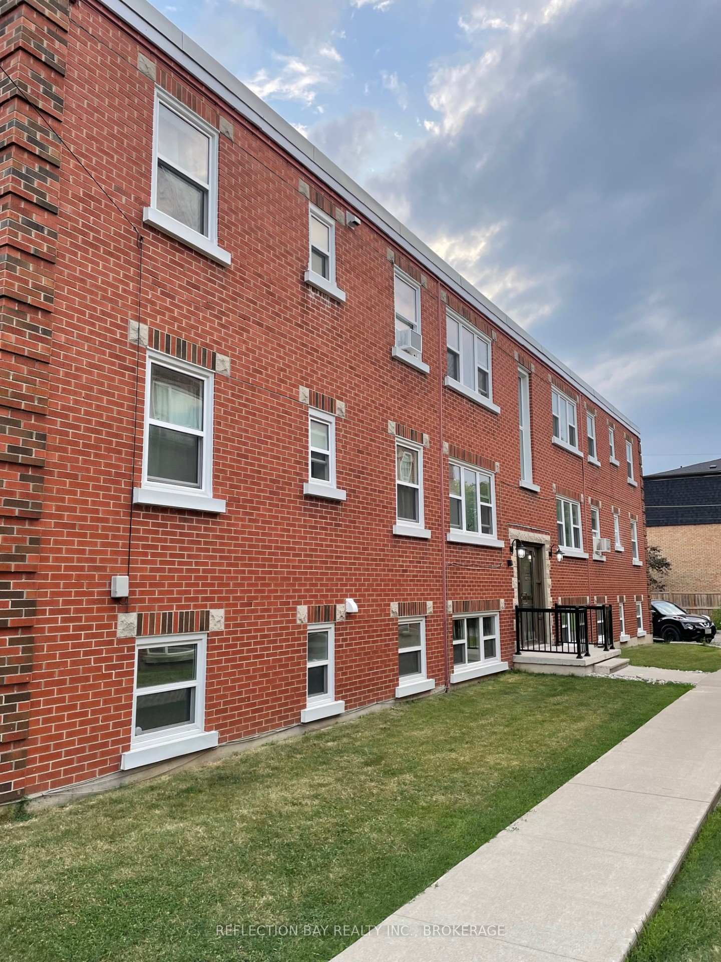 Photo 55 of Unit 8, 5 Applewood Avenue, Hamilton, Stoney Creek — HOMEH