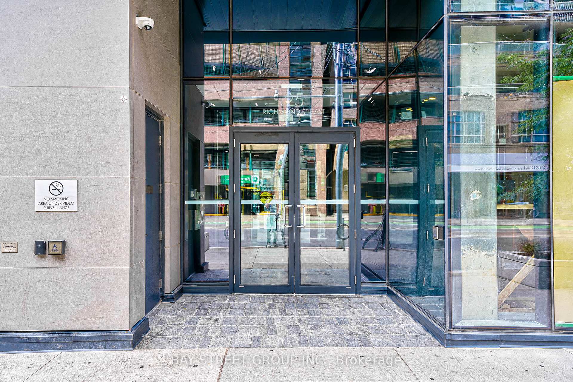 Photo 3 of Unit 3204, 25 Richmond Street E, Toronto, Church-Yonge Corridor — HOMEH