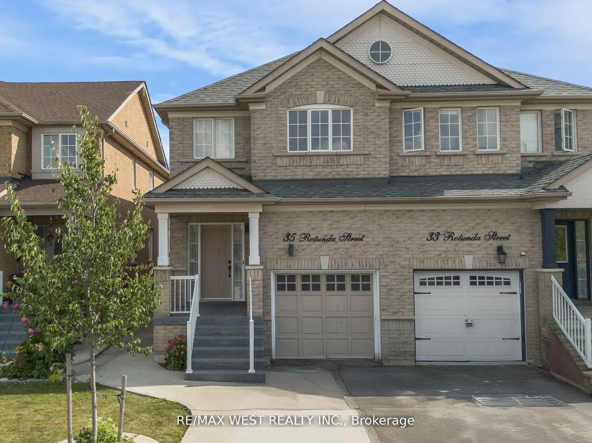 Photo 2 of 35 Rotunda Street, Brampton, Fletcher's Creek Village — HOMEH