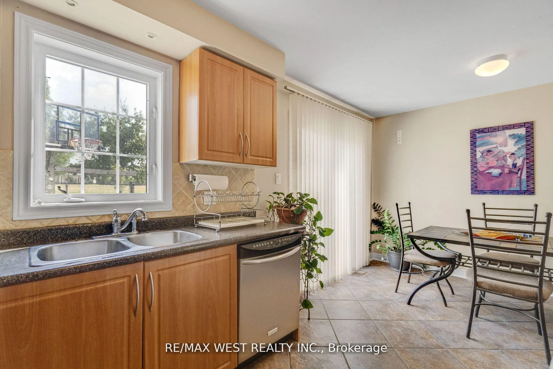 Photo 4 of 35 Rotunda Street, Brampton, Fletcher's Creek Village — HOMEH