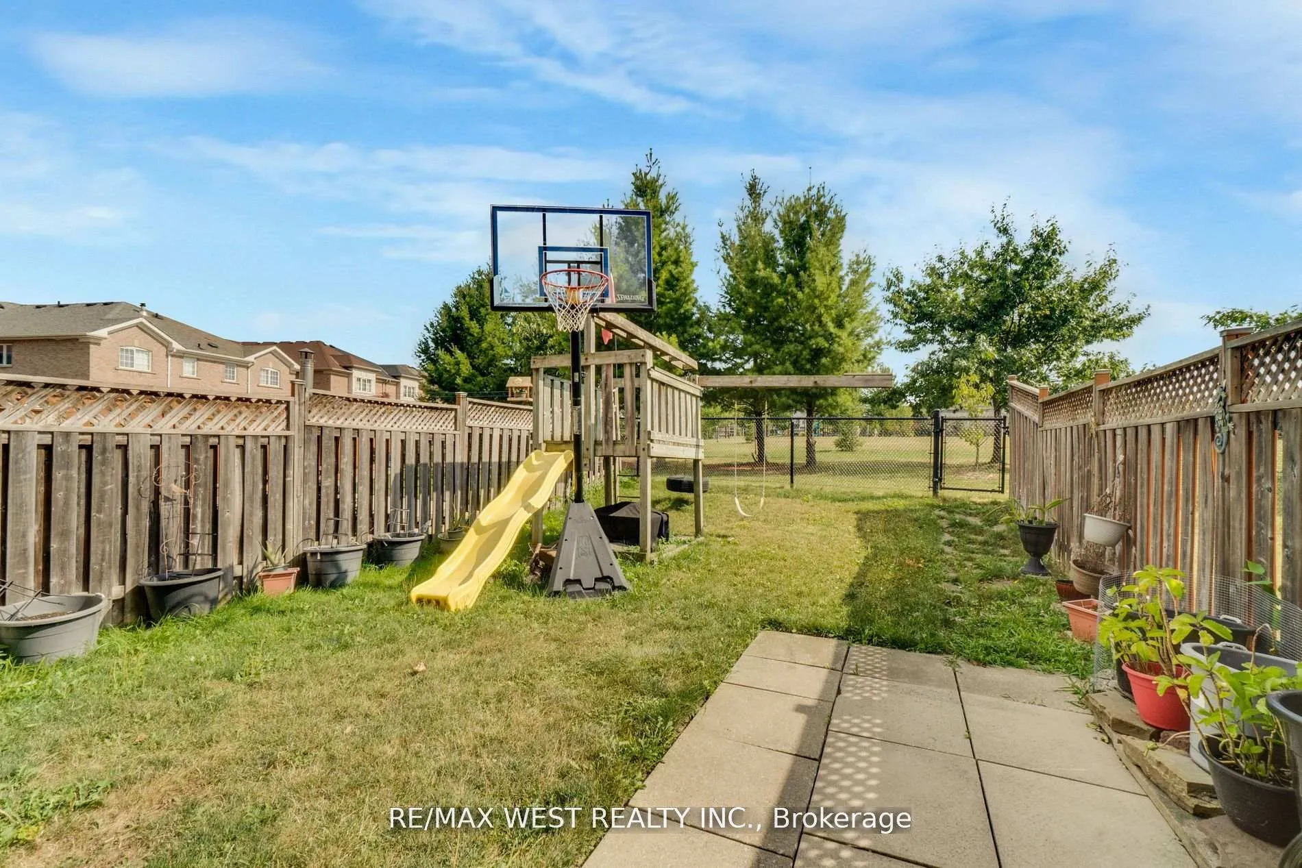 Photo 12 of 35 Rotunda Street, Brampton, Fletcher's Creek Village — HOMEH