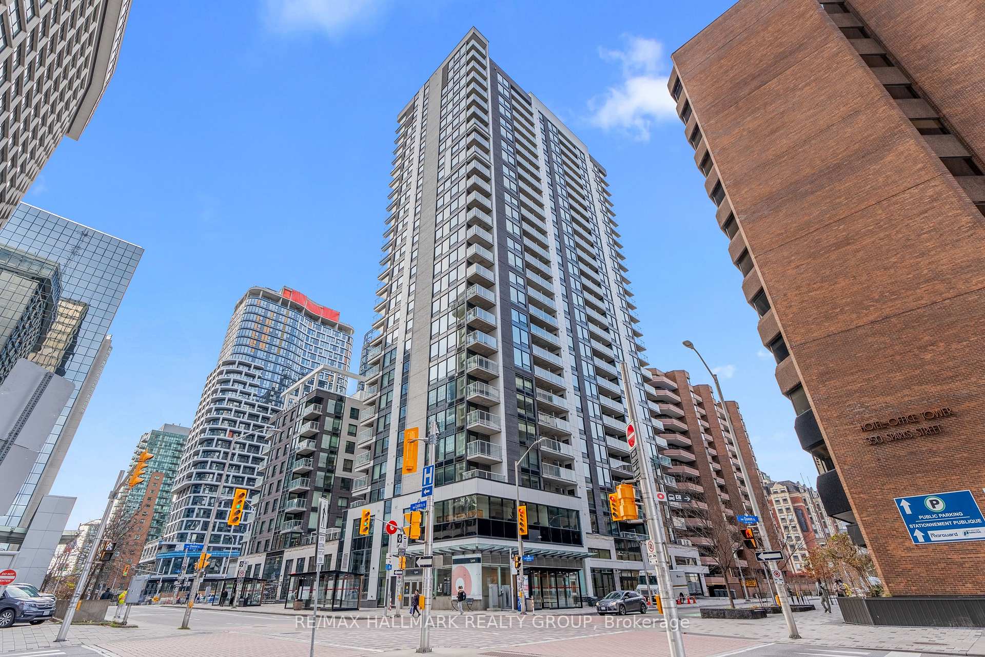 Front of Unit 1403, 340 Queen Street
