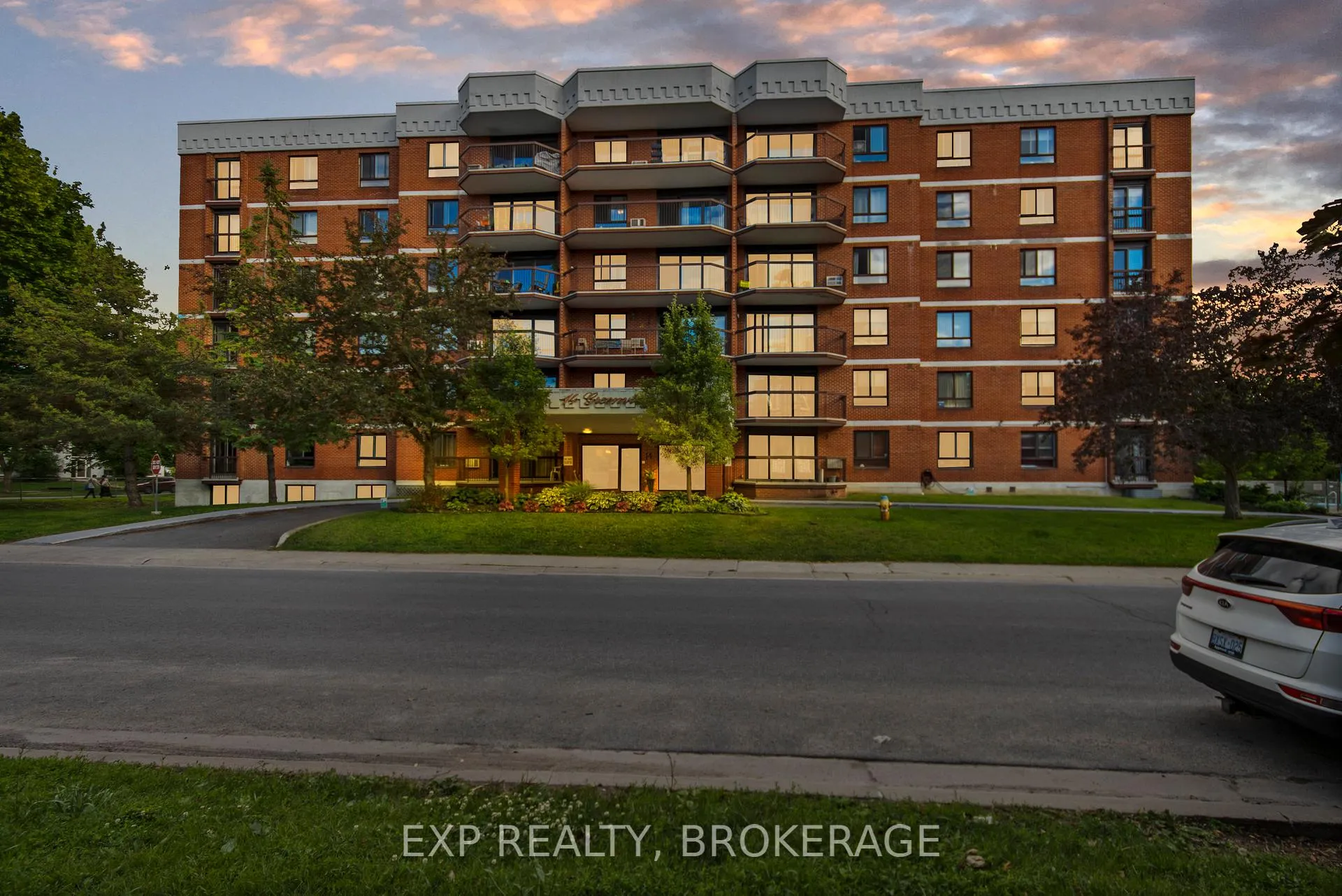 Front of Unit 607, 14 Greenview Drive