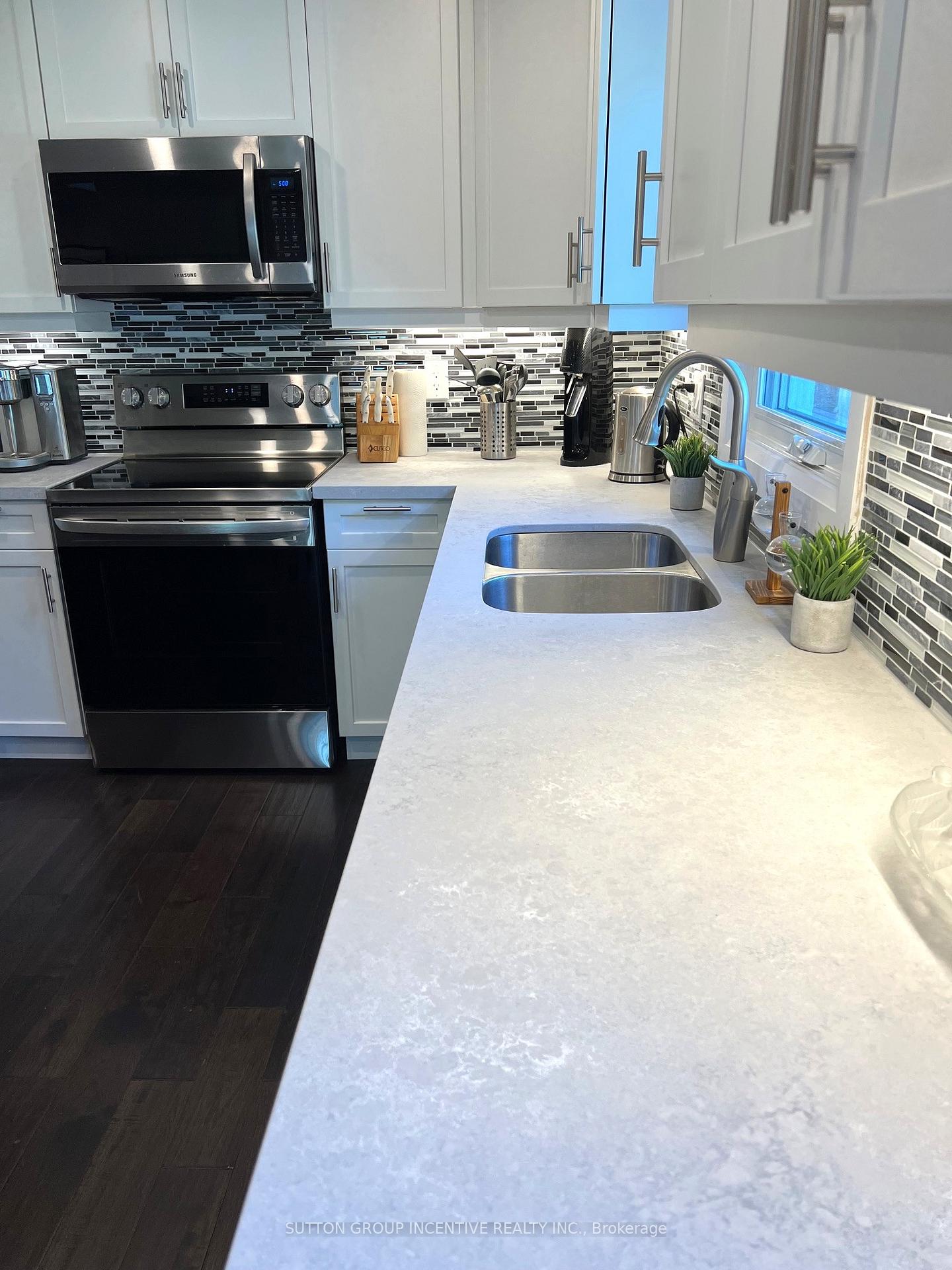 Photo 9 of 77 Drury Lane, Barrie, Wellington — HOMEH