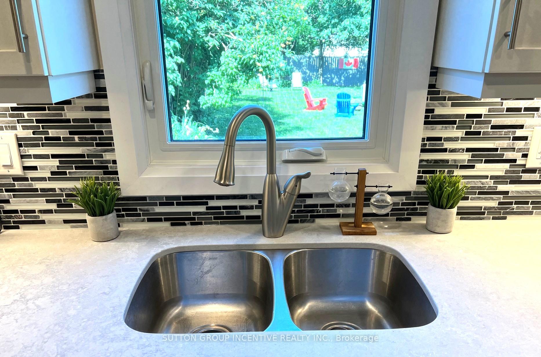 Photo 12 of 77 Drury Lane, Barrie, Wellington — HOMEH