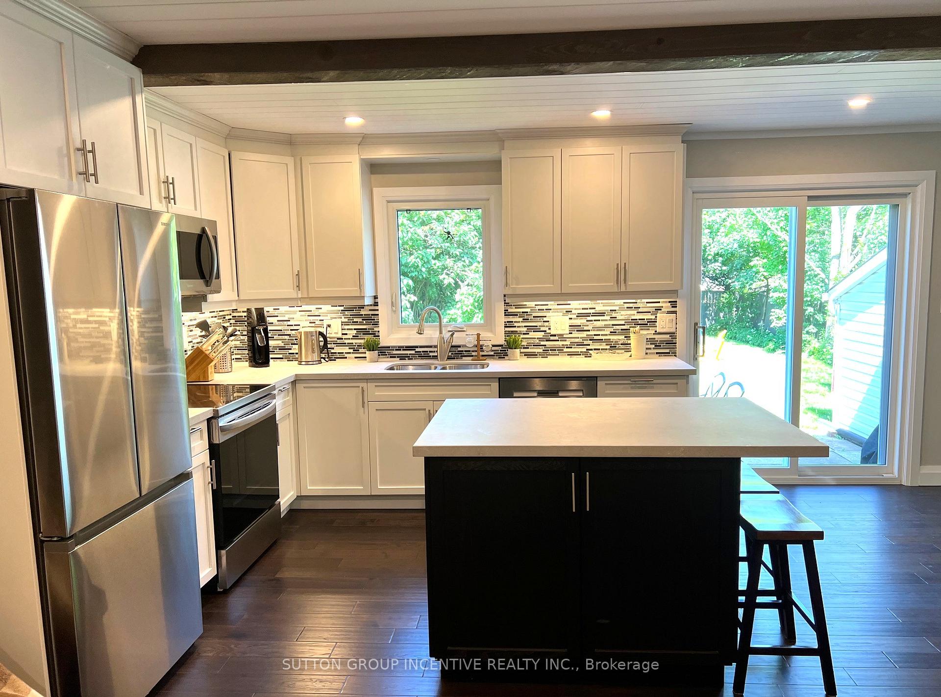 Photo 13 of 77 Drury Lane, Barrie, Wellington — HOMEH