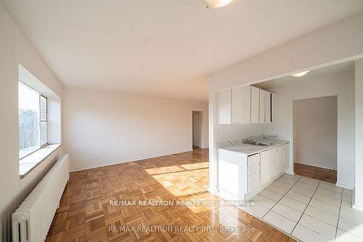Front of Unit 33, 2043 Prospects Street E