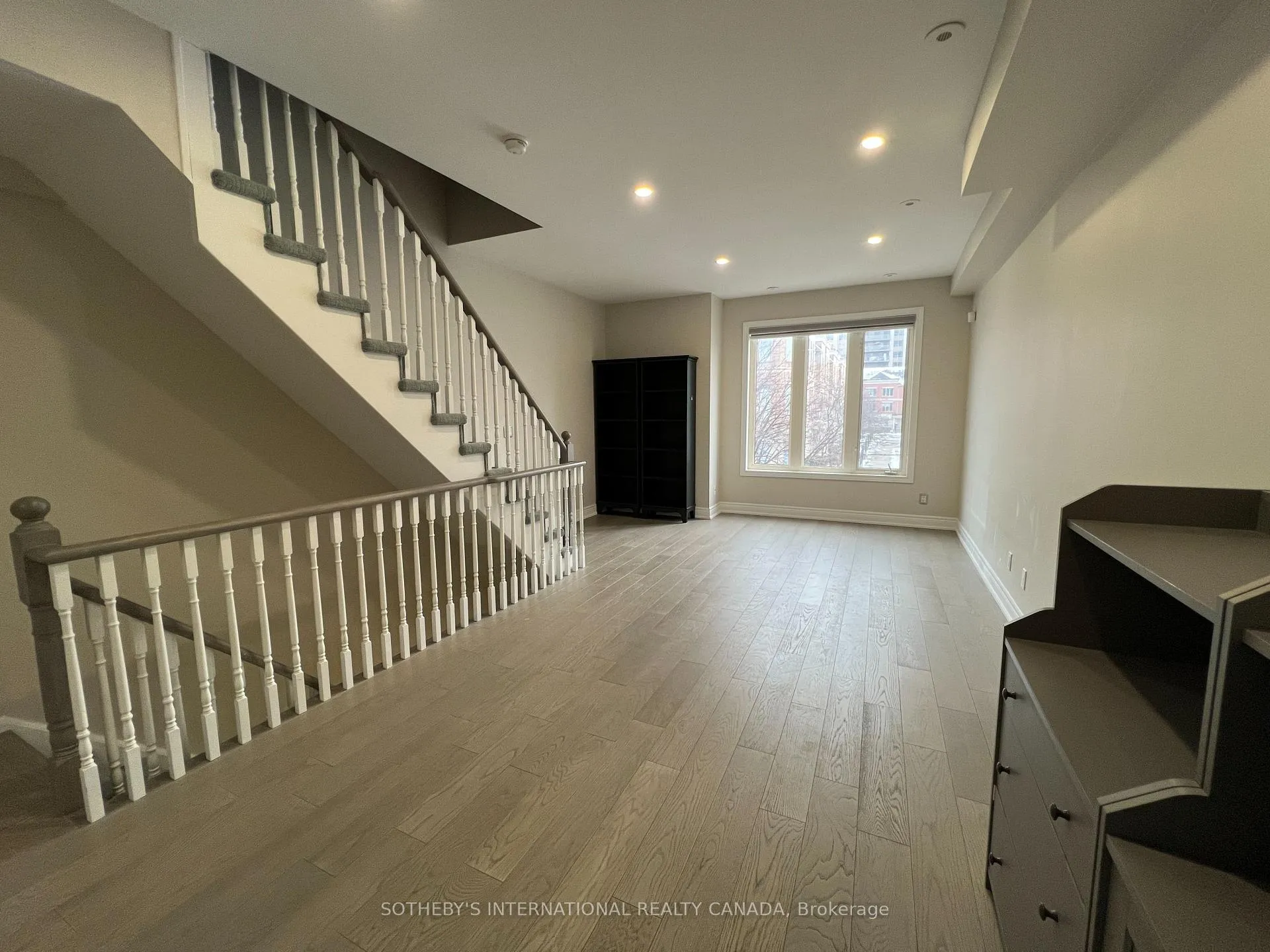 Photo 4 of 70 Suncrest Boulevard, Markham, Commerce Valley — HOMEH