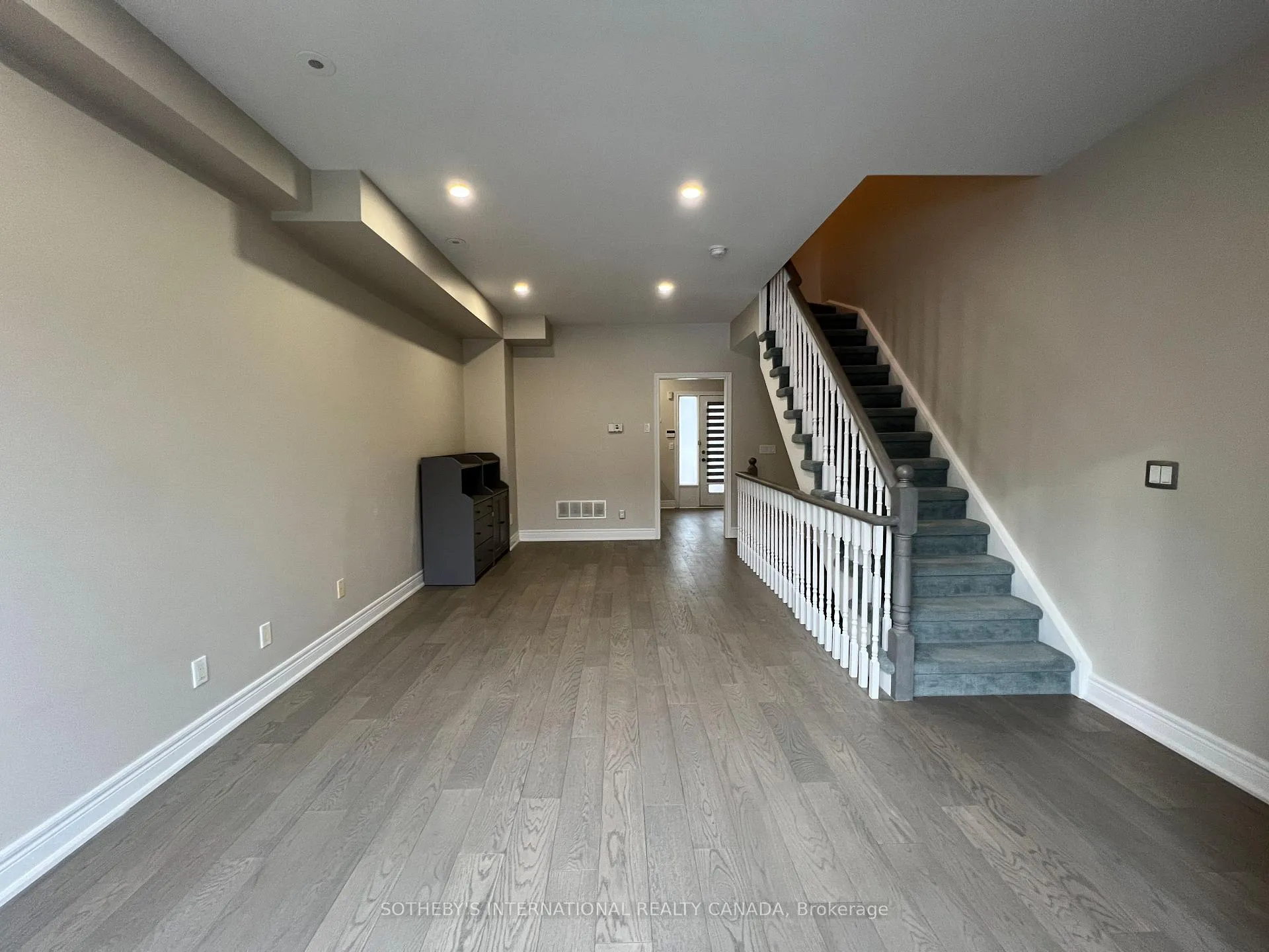 Photo 5 of 70 Suncrest Boulevard, Markham, Commerce Valley — HOMEH