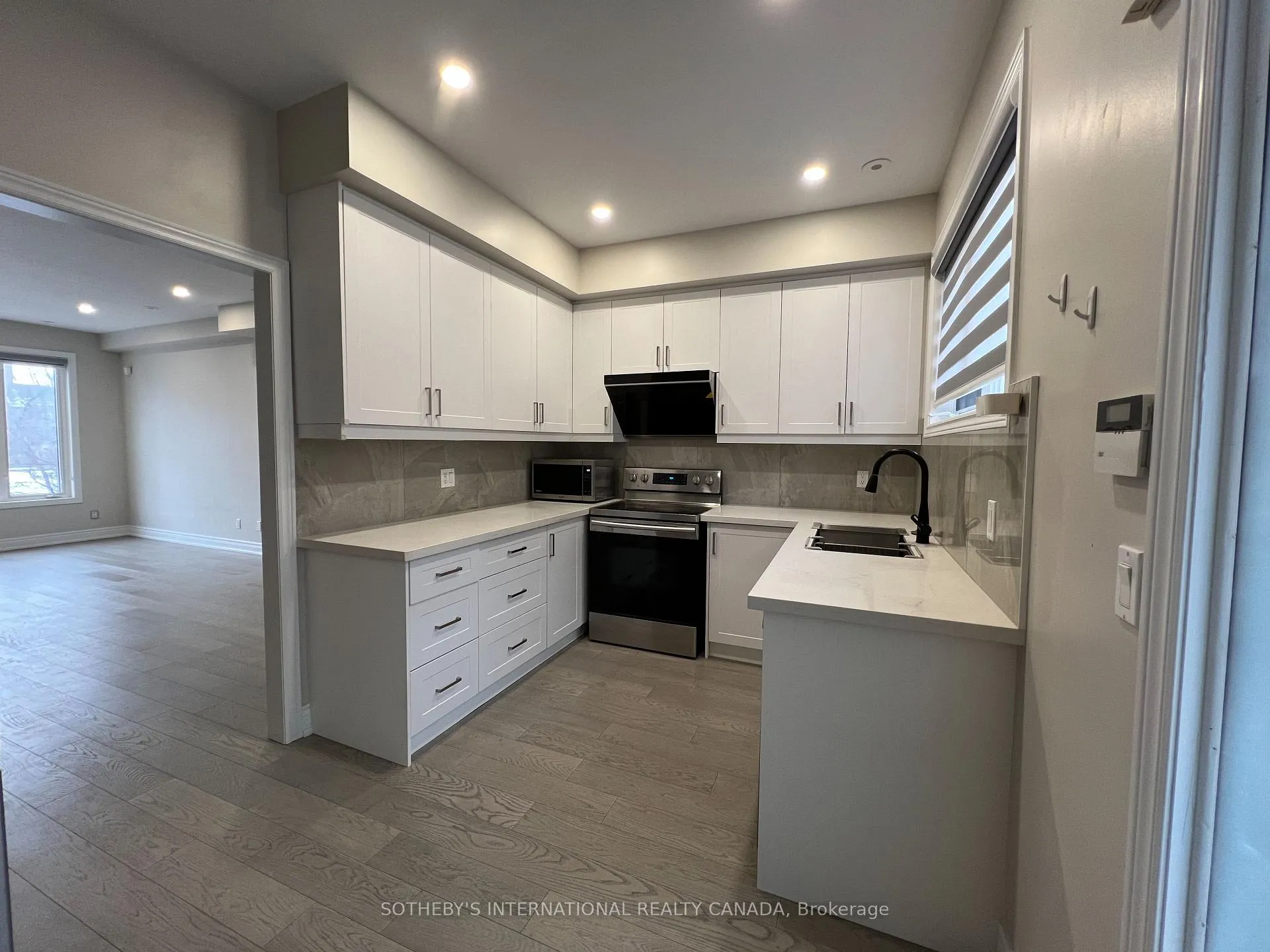 Photo 6 of 70 Suncrest Boulevard, Markham, Commerce Valley — HOMEH