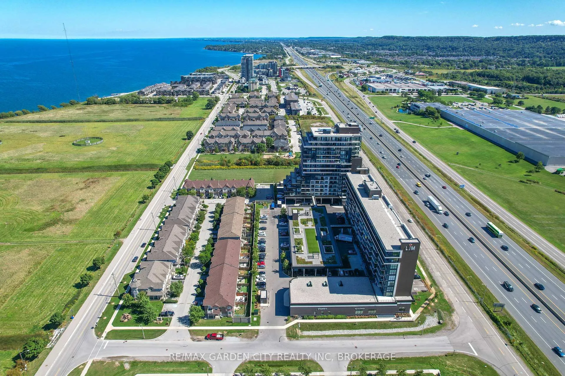 Photo 2 of Unit 304, 560 North Service Road, Grimsby, Grimsby Beach — HOMEH