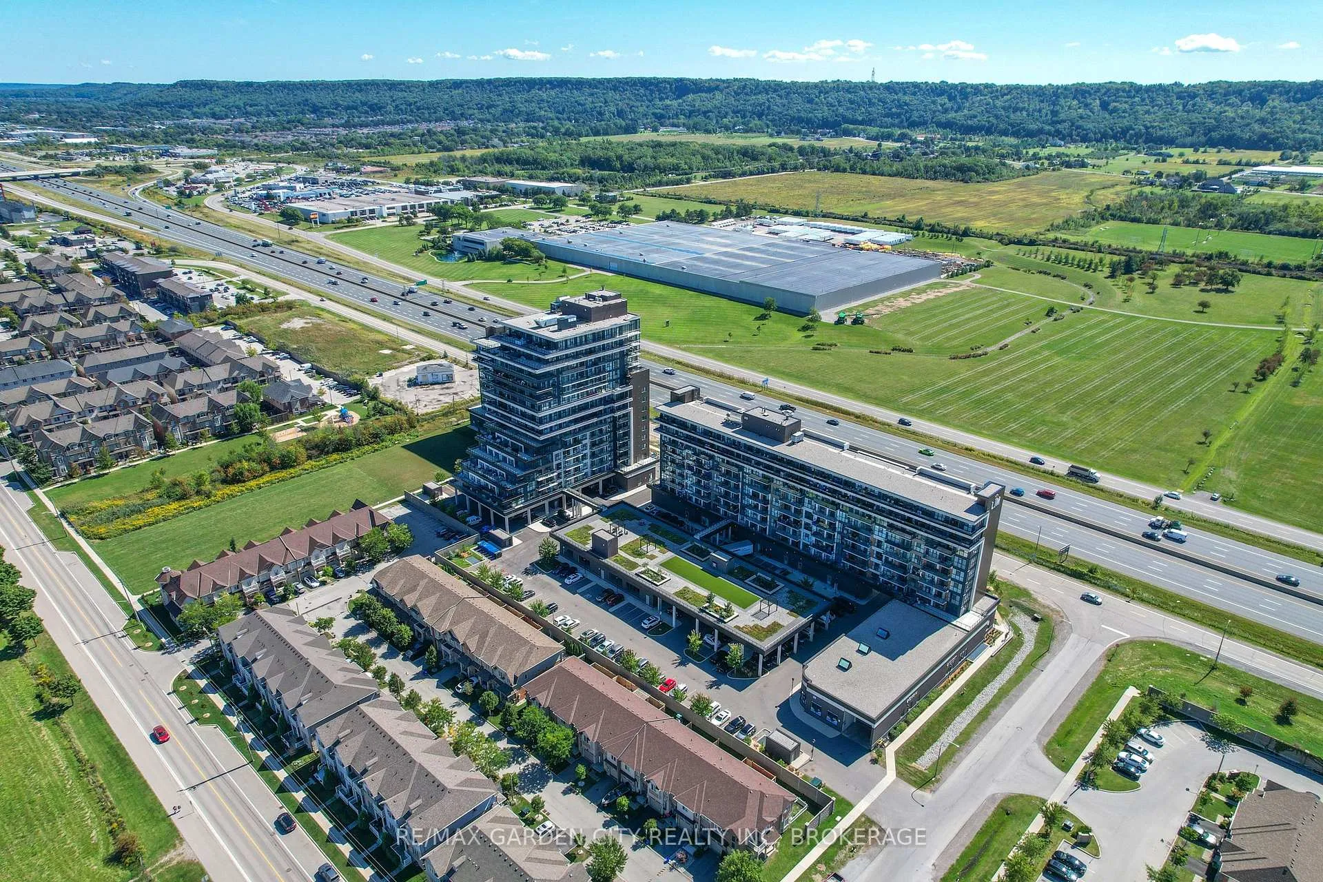 Photo 3 of Unit 304, 560 North Service Road, Grimsby, Grimsby Beach — HOMEH
