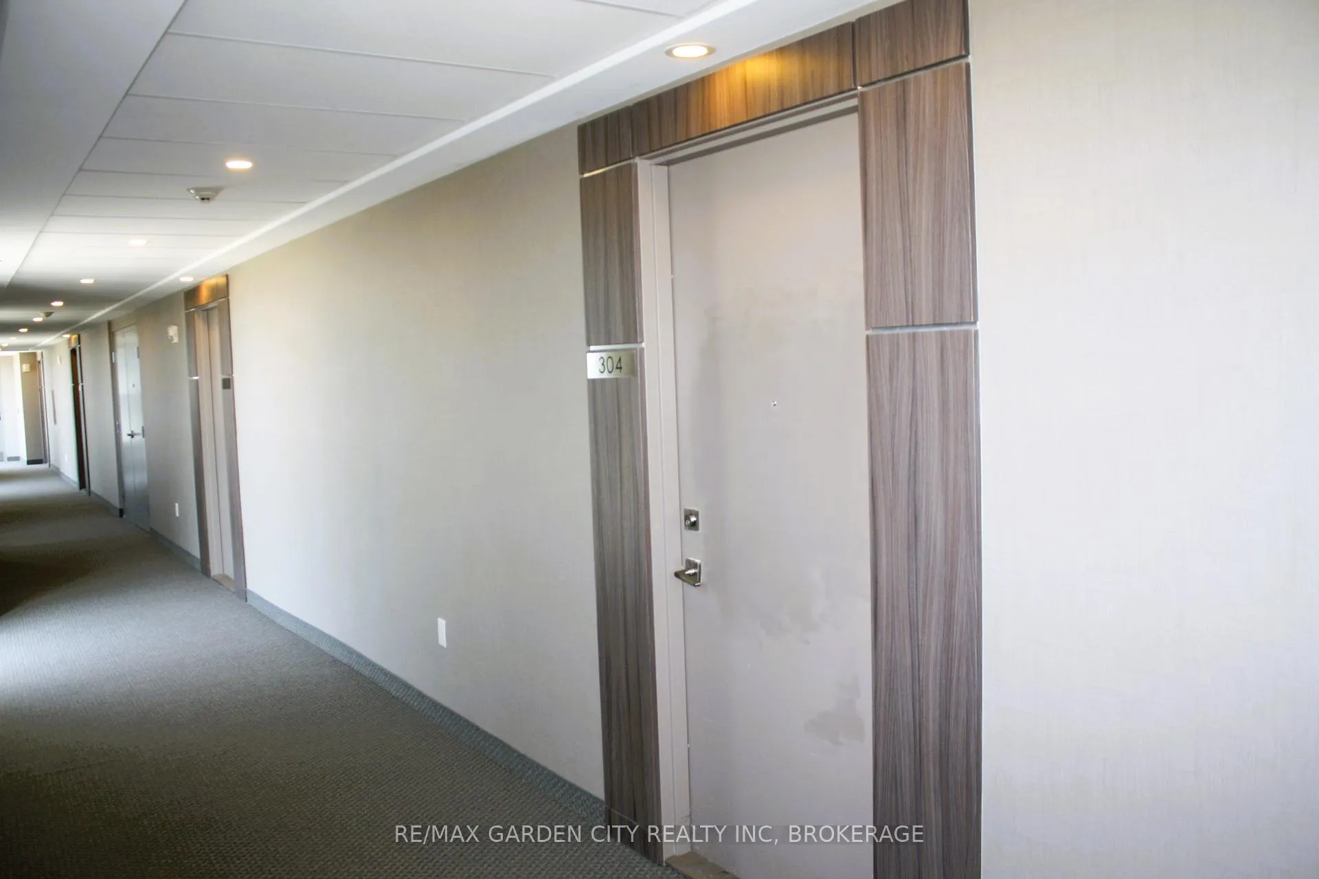 Photo 10 of Unit 304, 560 North Service Road, Grimsby, Grimsby Beach — HOMEH