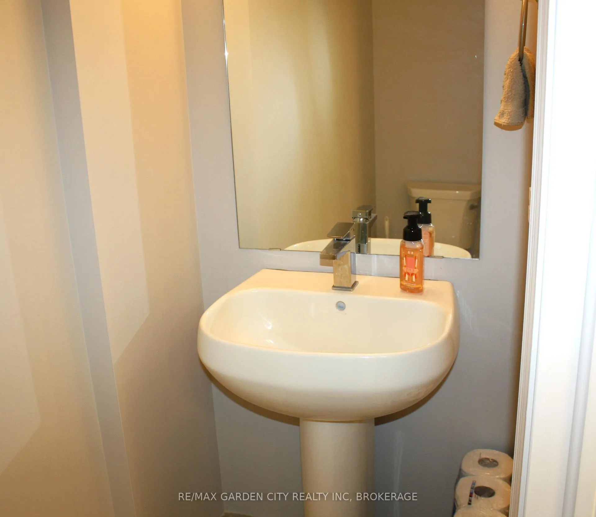 Photo 17 of Unit 304, 560 North Service Road, Grimsby, Grimsby Beach — HOMEH