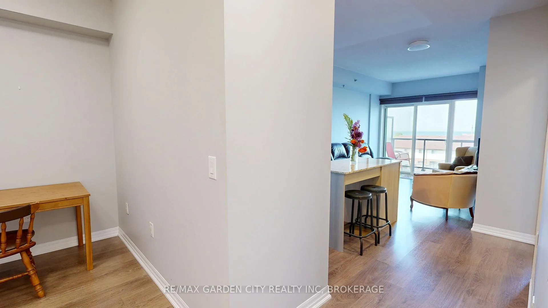 Photo 19 of Unit 304, 560 North Service Road, Grimsby, Grimsby Beach — HOMEH
