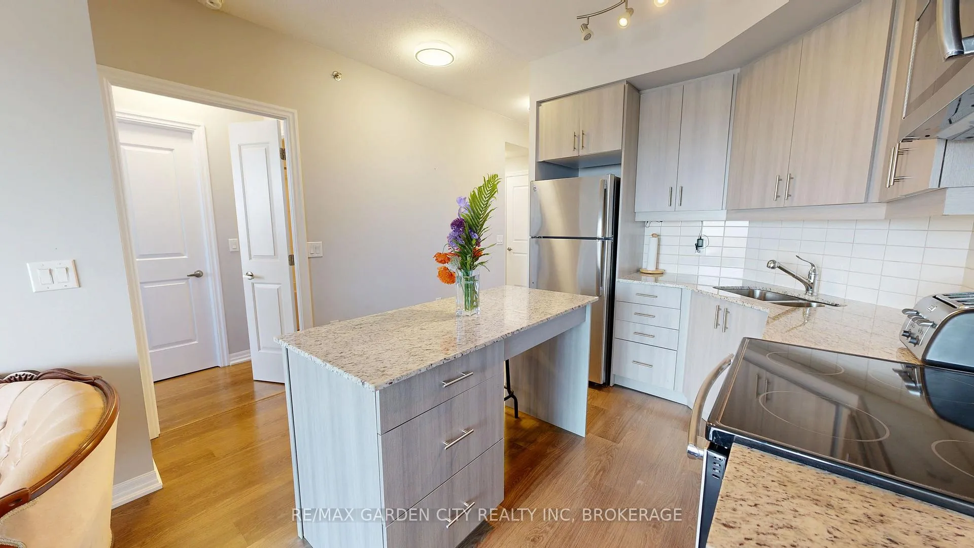 Photo 21 of Unit 304, 560 North Service Road, Grimsby, Grimsby Beach — HOMEH
