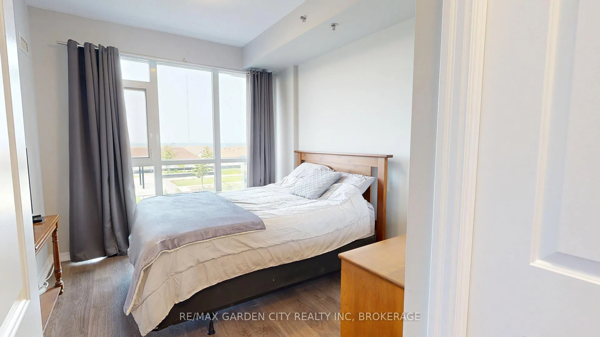 Photo 31 of Unit 304, 560 North Service Road, Grimsby, Grimsby Beach — HOMEH